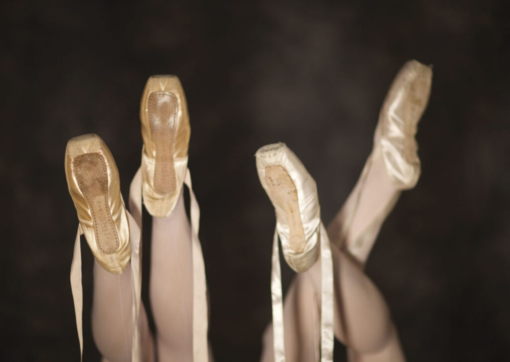 nicole-rhino-photography-pointe shoes